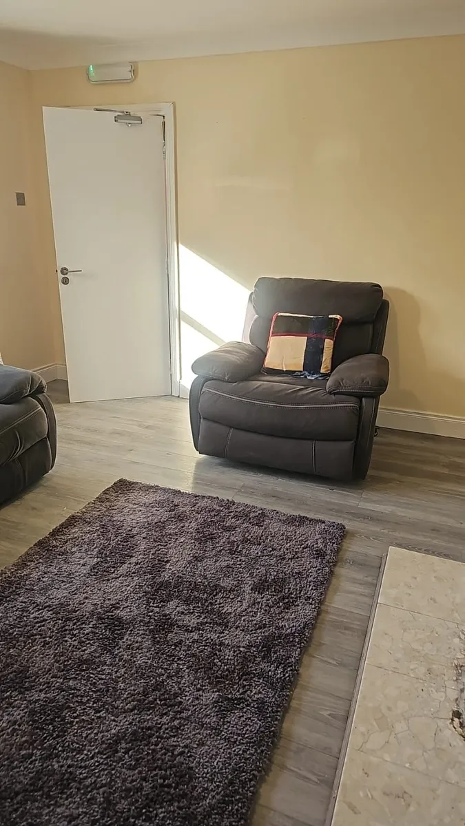 Electric recliner couches - Image 3