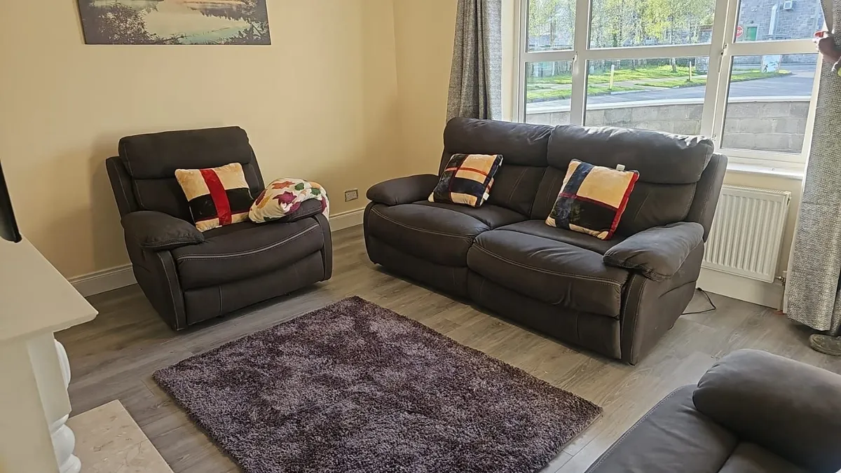 Electric recliner couches - Image 4