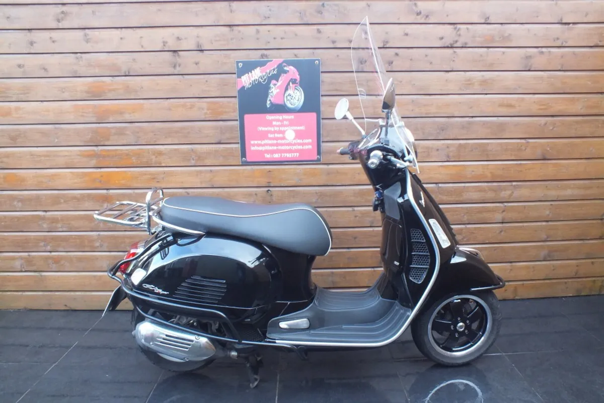 2020 Piaggio Vespa GTS 125 (As New , Low Miles) - Image 1