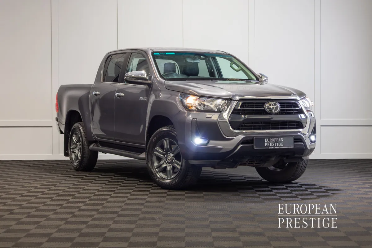 2025 Toyota Hilux SR5 5 Seat N1 Crewcab - Image 1