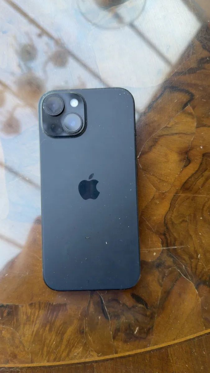 iPhone 15 - Image 1