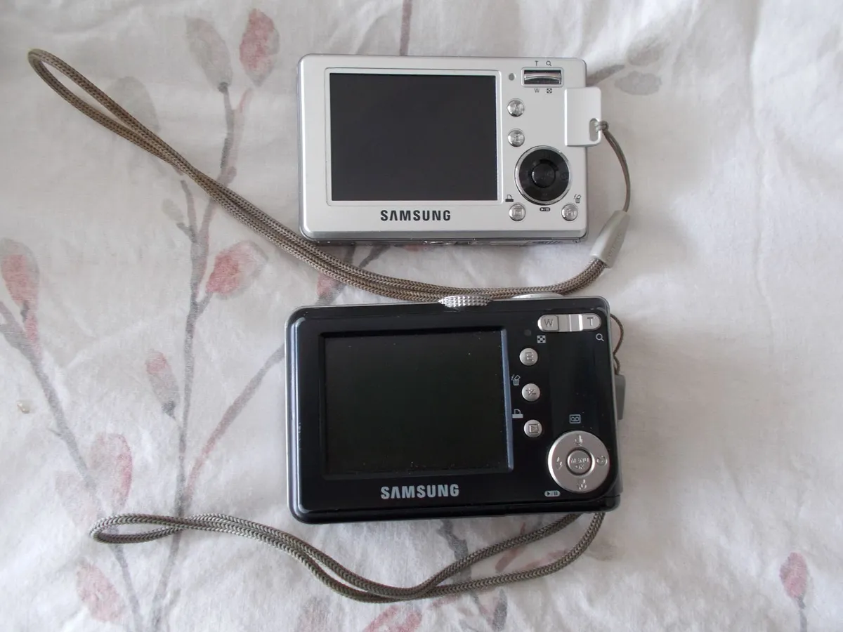 Two Samsung Digital Cameras - Image 3