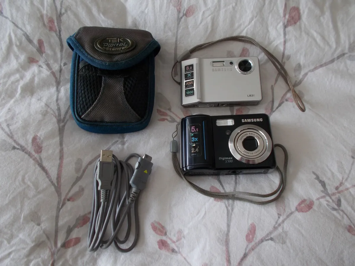 Two Samsung Digital Cameras - Image 1