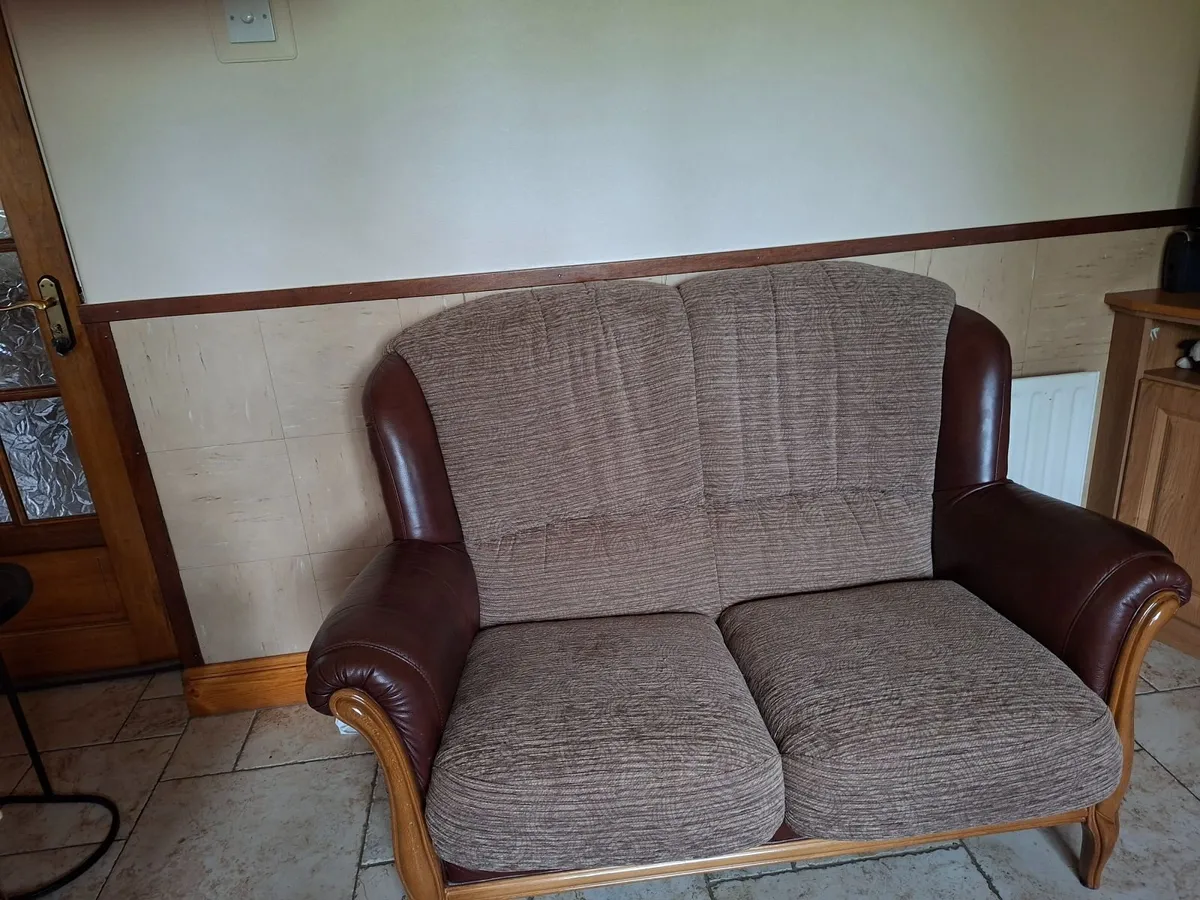 2 seater couch - Image 1