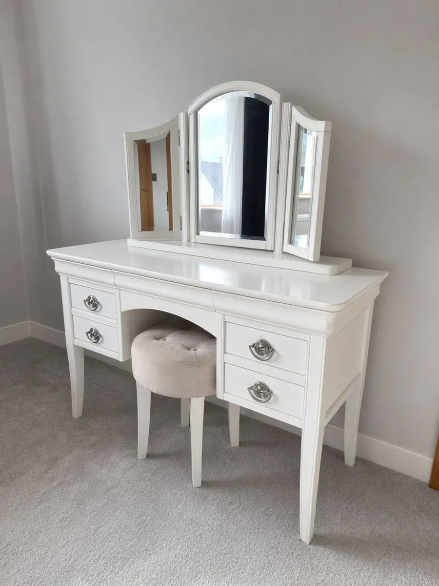 White dressing table - Image 4