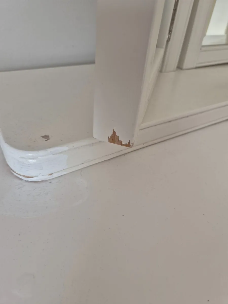 White dressing table - Image 1