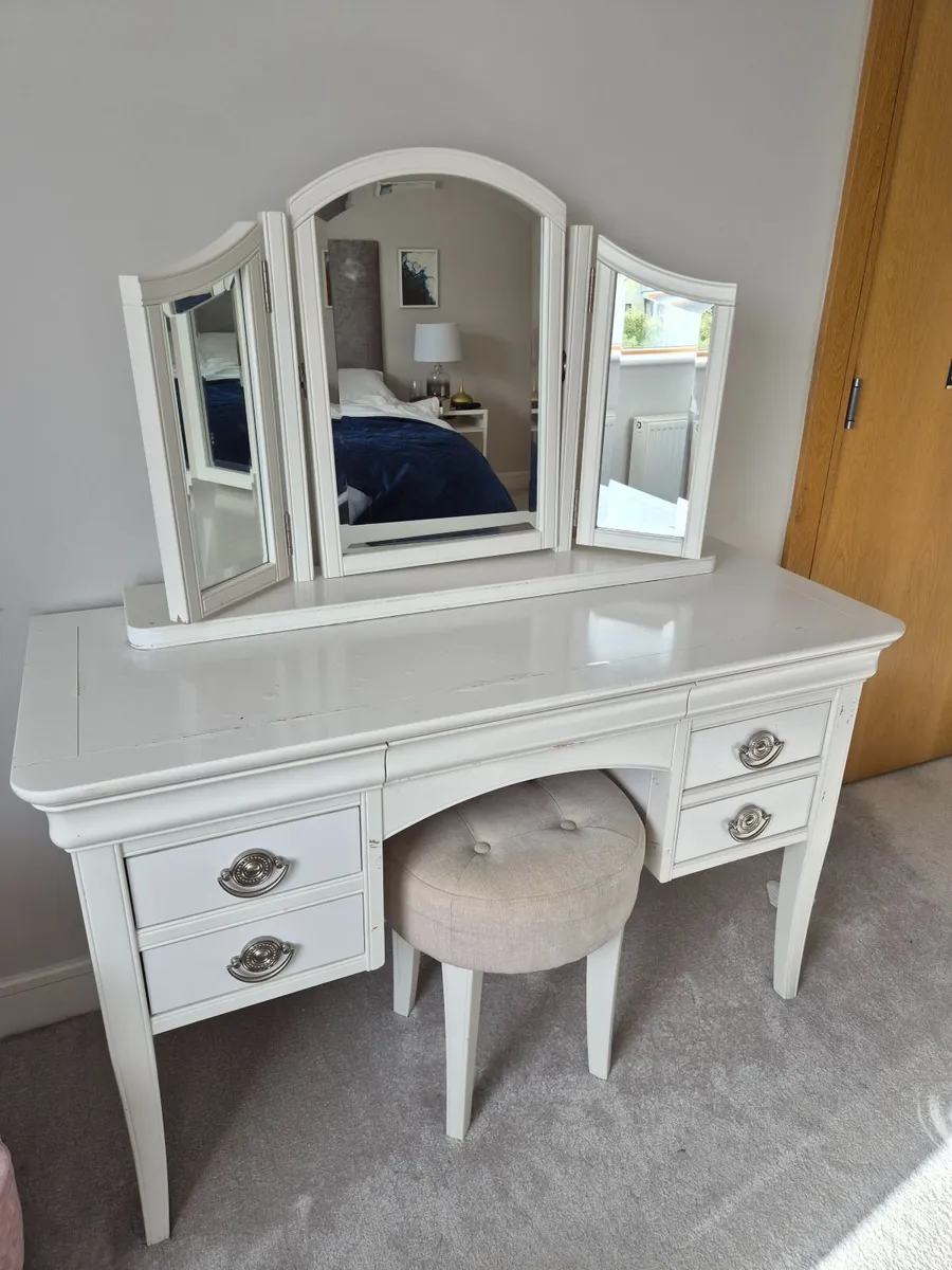 White dressing table - Image 2