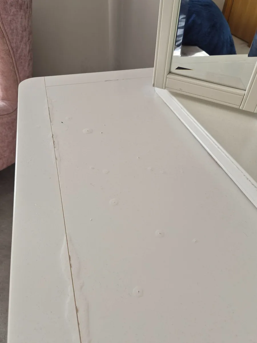 White dressing table - Image 3