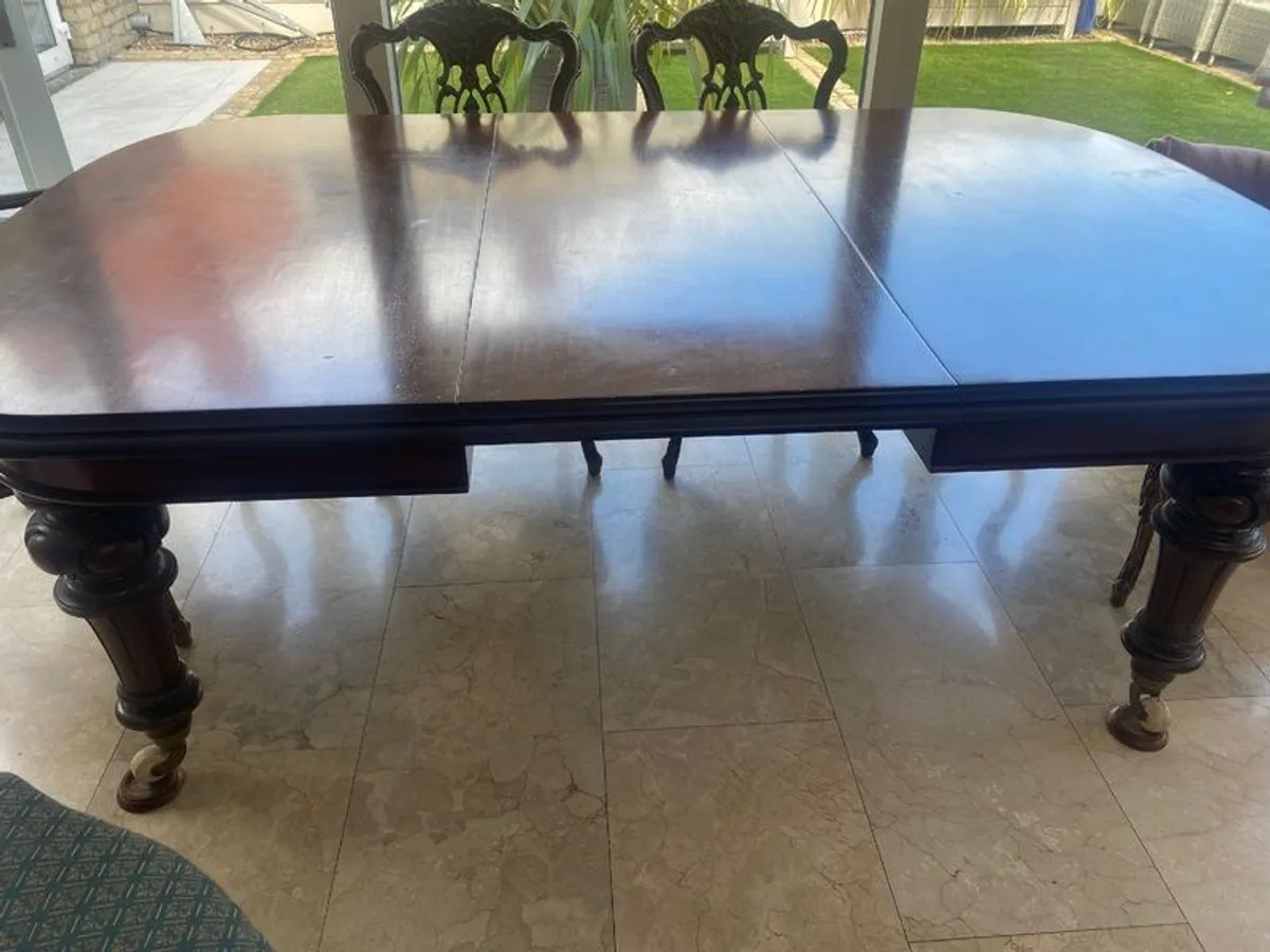 Beautiful Mahogany Dining Table - Image 3