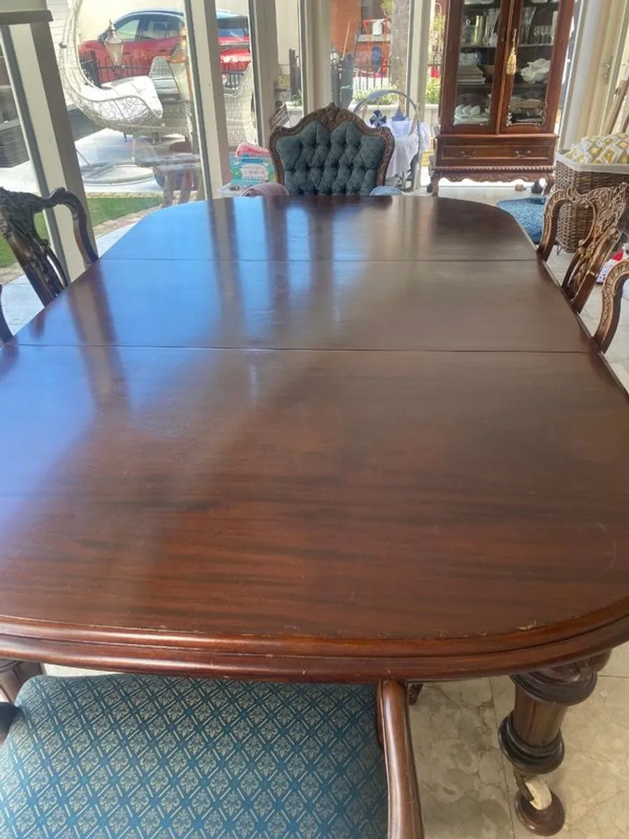 Beautiful Mahogany Dining Table - Image 4