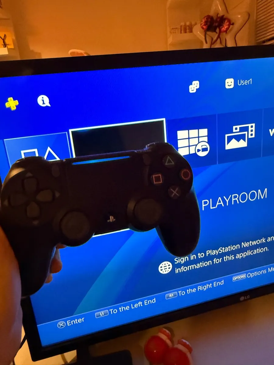 PS4slim 1TB comes with games & all attachments - Image 4