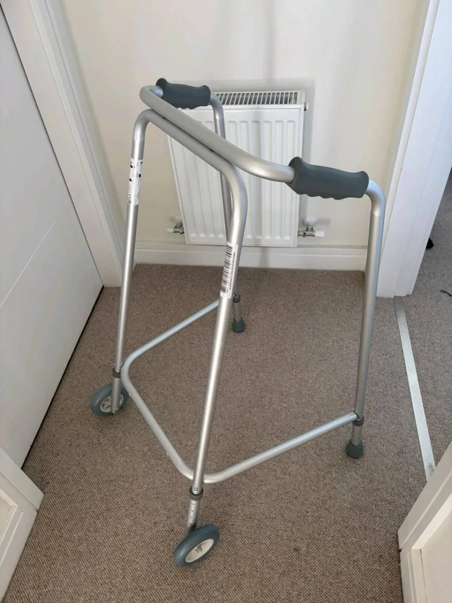 Walking frame - Image 4