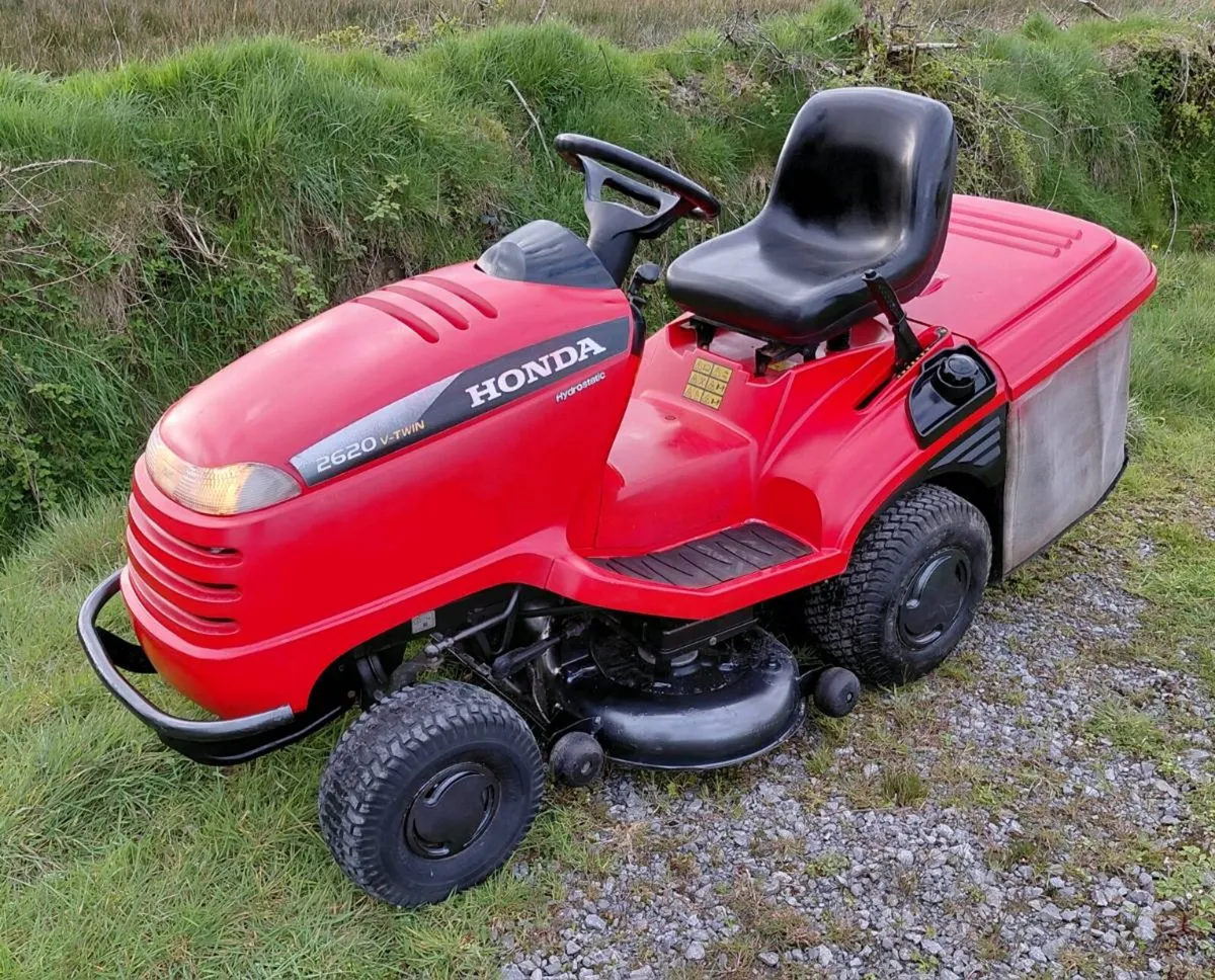 Honda Ride-On Mower. 2620 V-Twin 20.Hp - Image 2