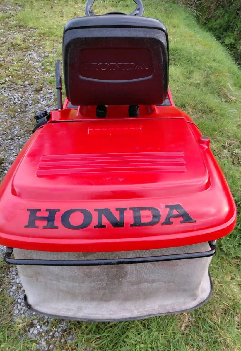 Honda Ride-On Mower. 2620 V-Twin 20.Hp - Image 4