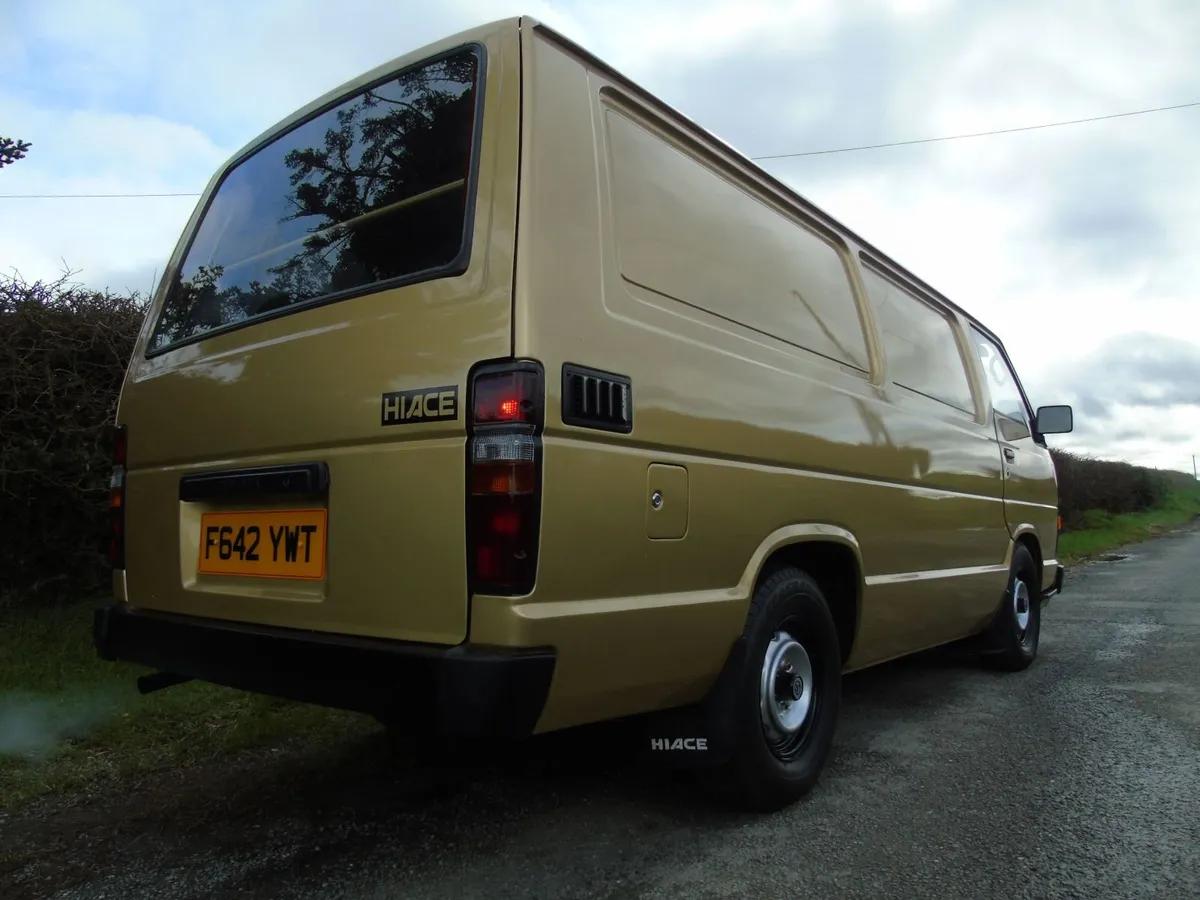 Toyota HiAce  1988 - Image 1