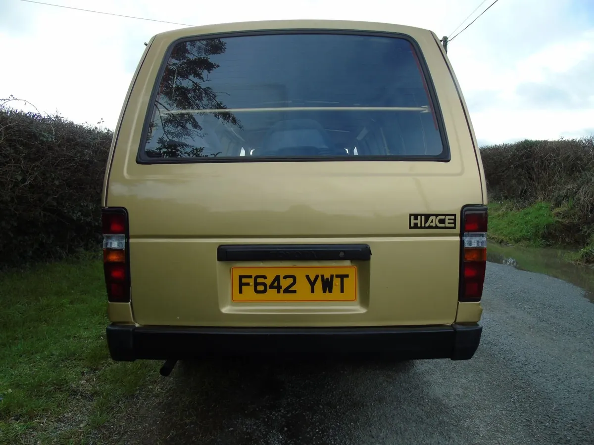 Toyota HiAce  1988 - Image 4