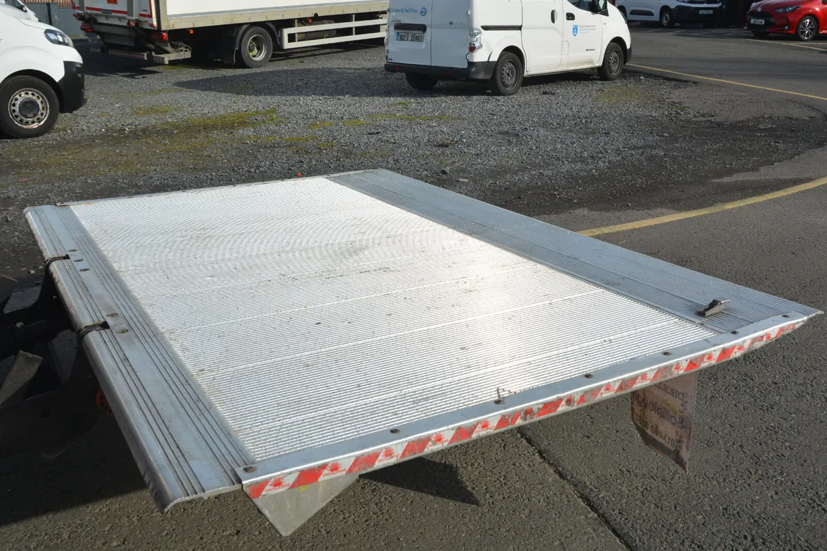 Opel Movano Luton Box & Tail Lift - Image 4