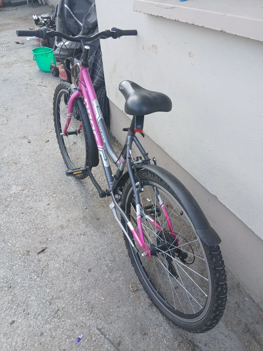 Hacker girls 26inch bike like new priced - Image 3