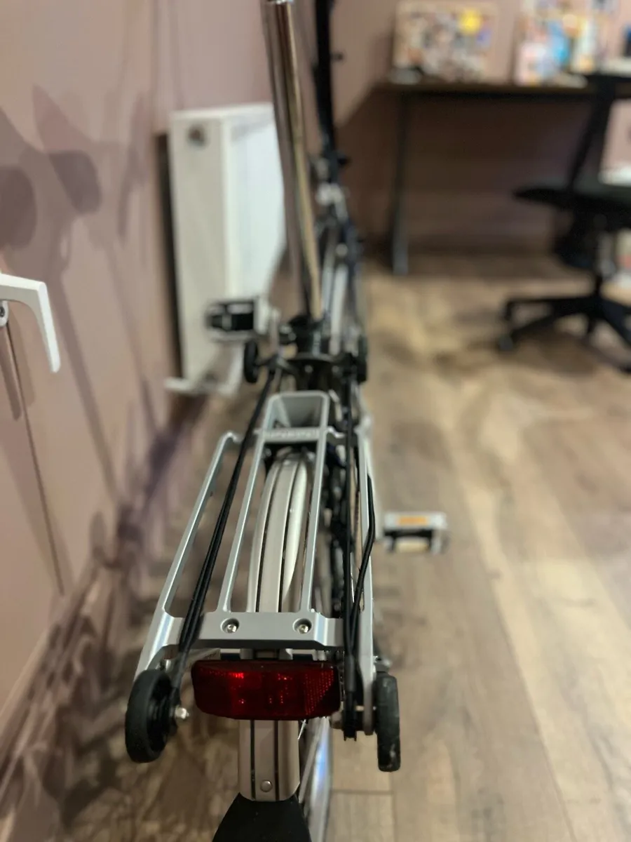 Brompton M6R Folding Bike 6 Speeds - Excellent - Image 4