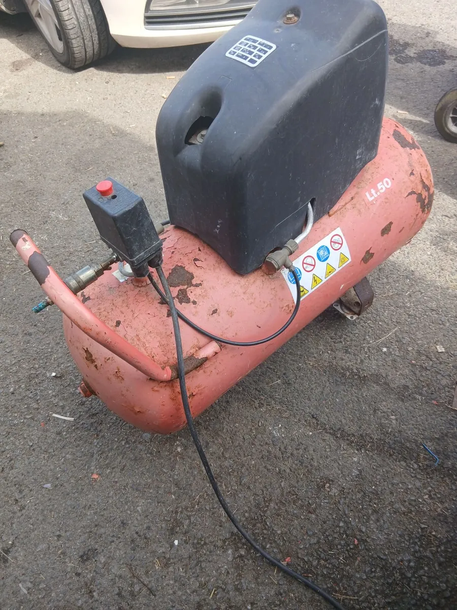 Air compressor 50L working perfect priced - Image 4