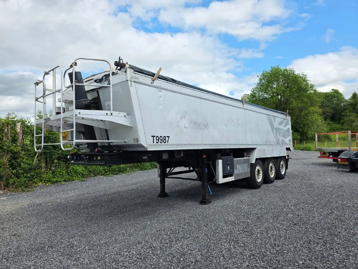 2016 Weightlifter Insulated Tar Tipping Trailer - Image 2