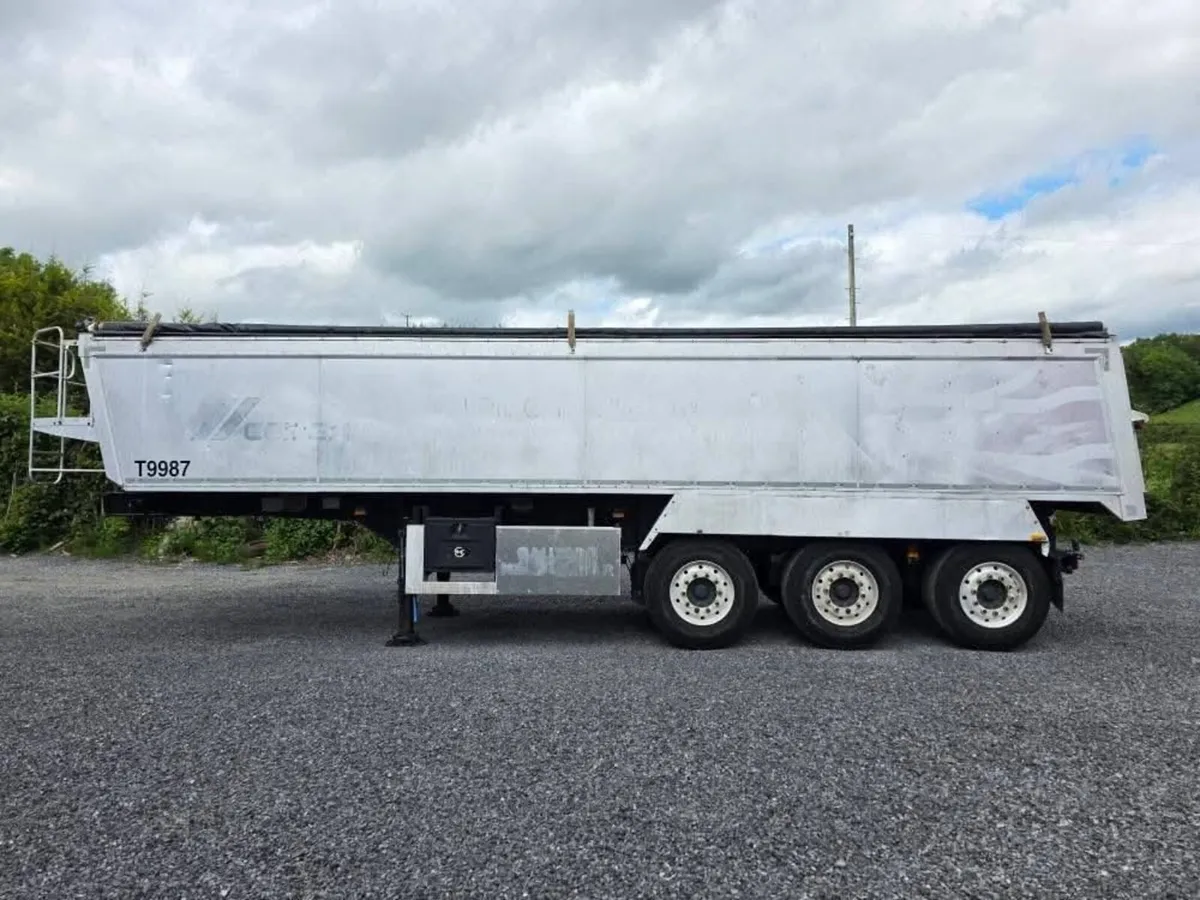 2016 Weightlifter Insulated Tar Tipping Trailer - Image 4
