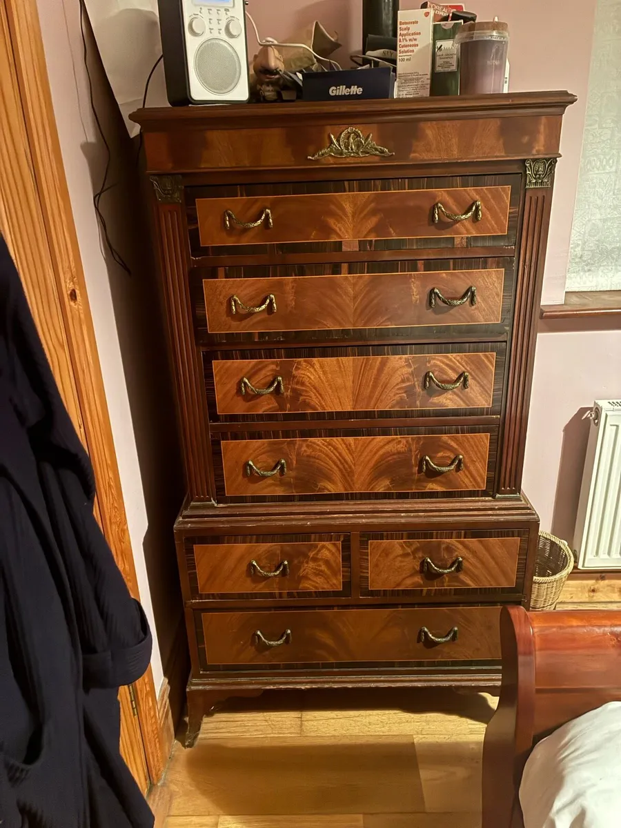 Dresser and table - Image 1