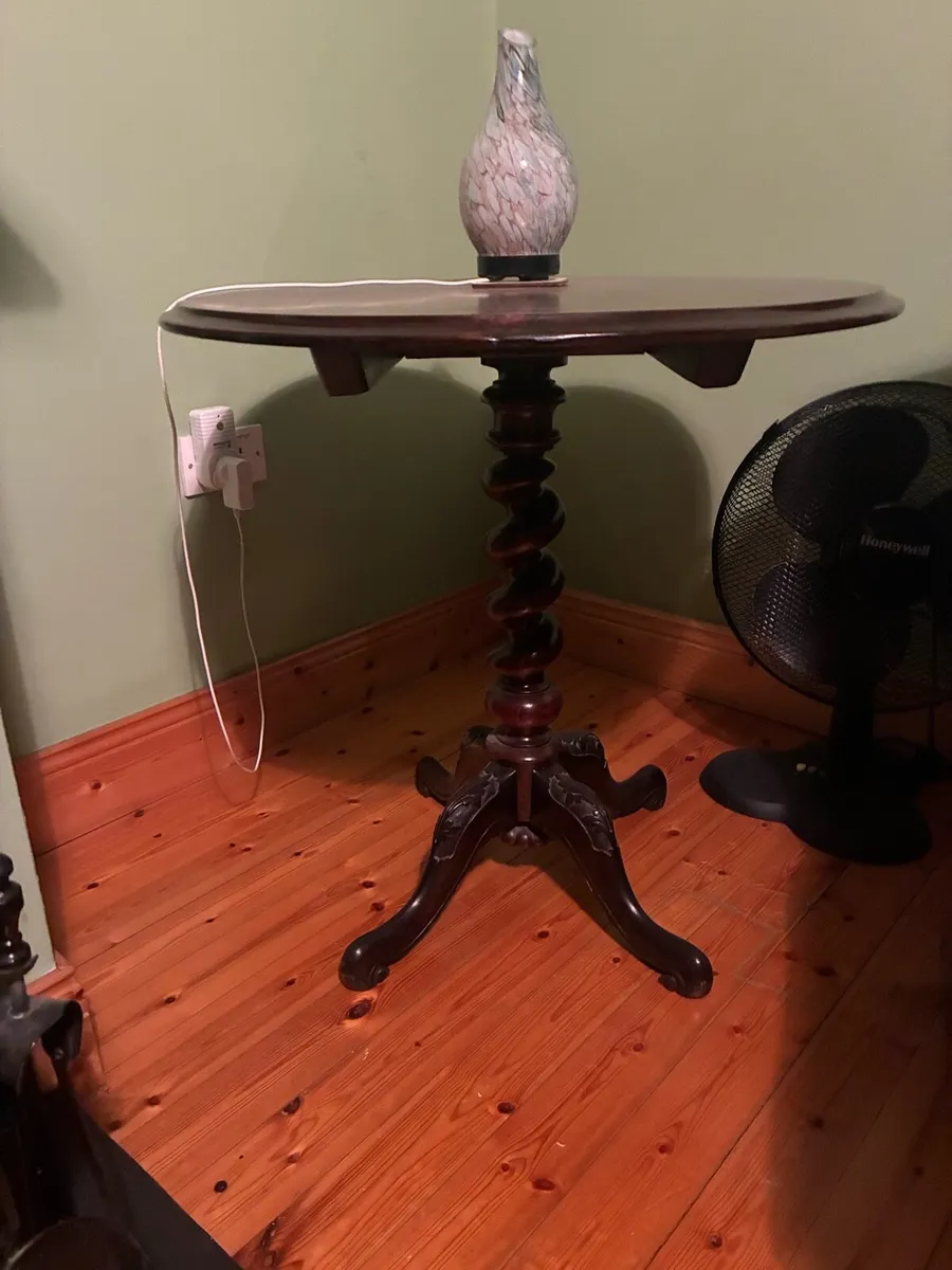 Dresser and table - Image 3