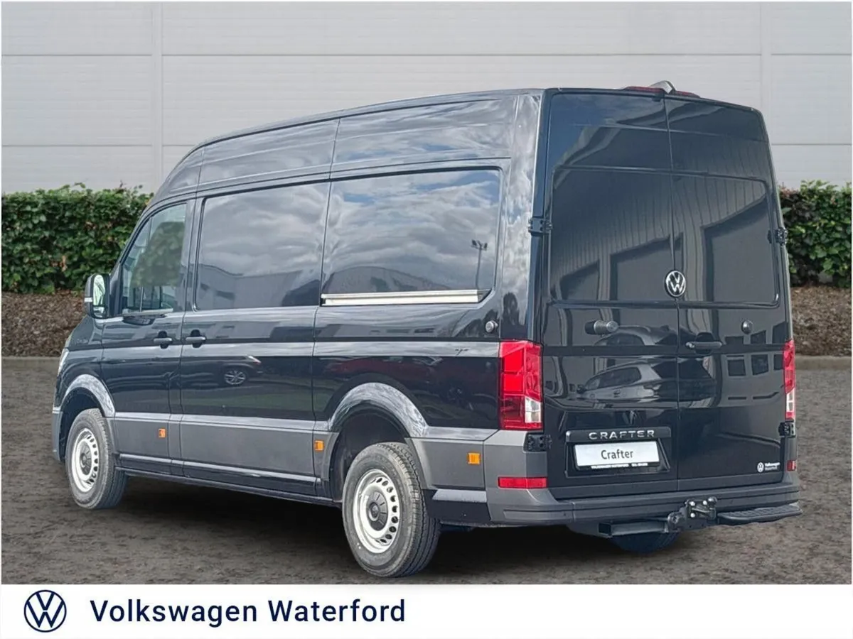 Volkswagen Crafter 2.0 TDI 140BHP MWB Highline (Pr - Image 3