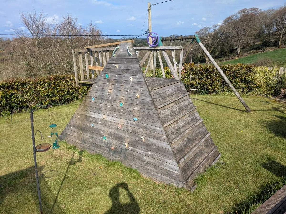 Climbing wall & swing set - Image 1