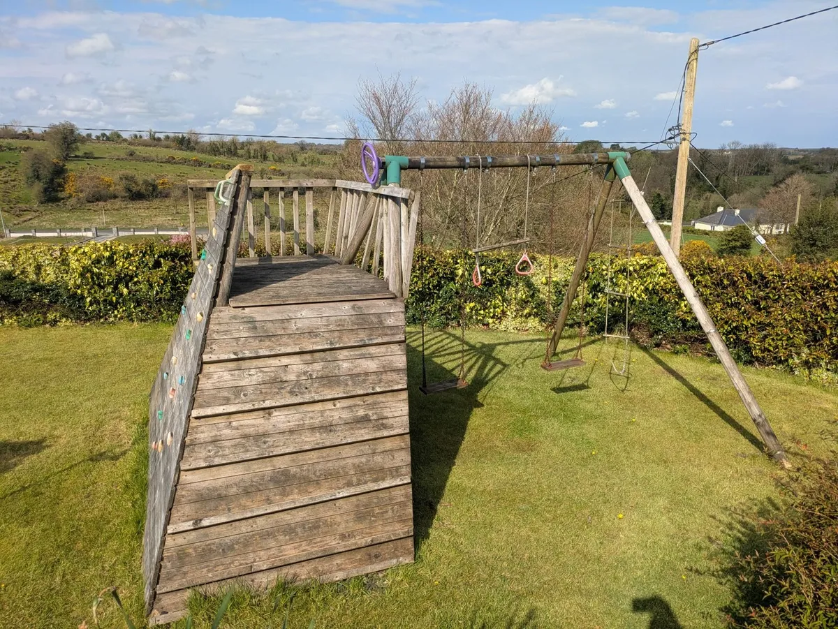 Climbing wall & swing set - Image 3