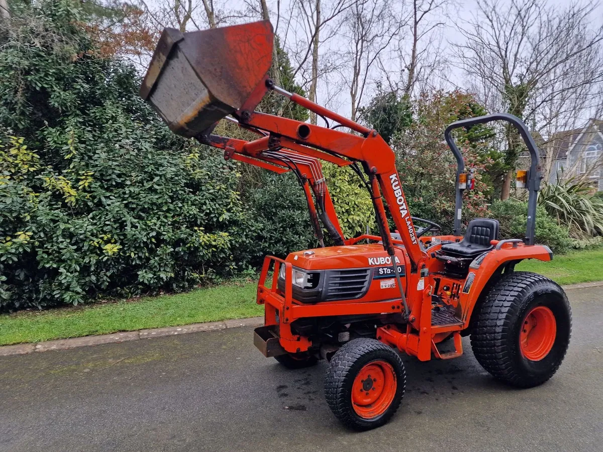 Kubota ST30 Compact Tractor with Loader - Image 3