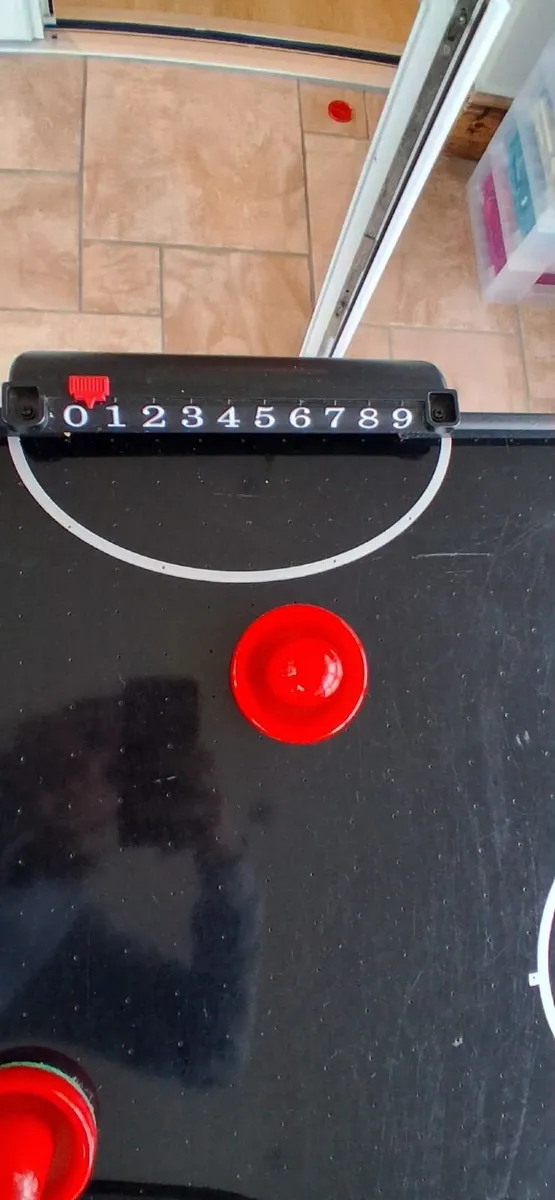 Air hockey table - Image 2