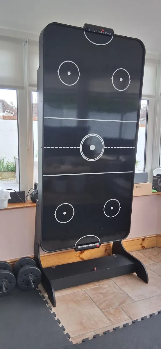 Air hockey table - Image 1