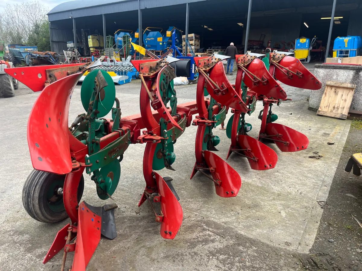 Used Kverneland 5F ES 85/200 Reversible Plough - Image 3