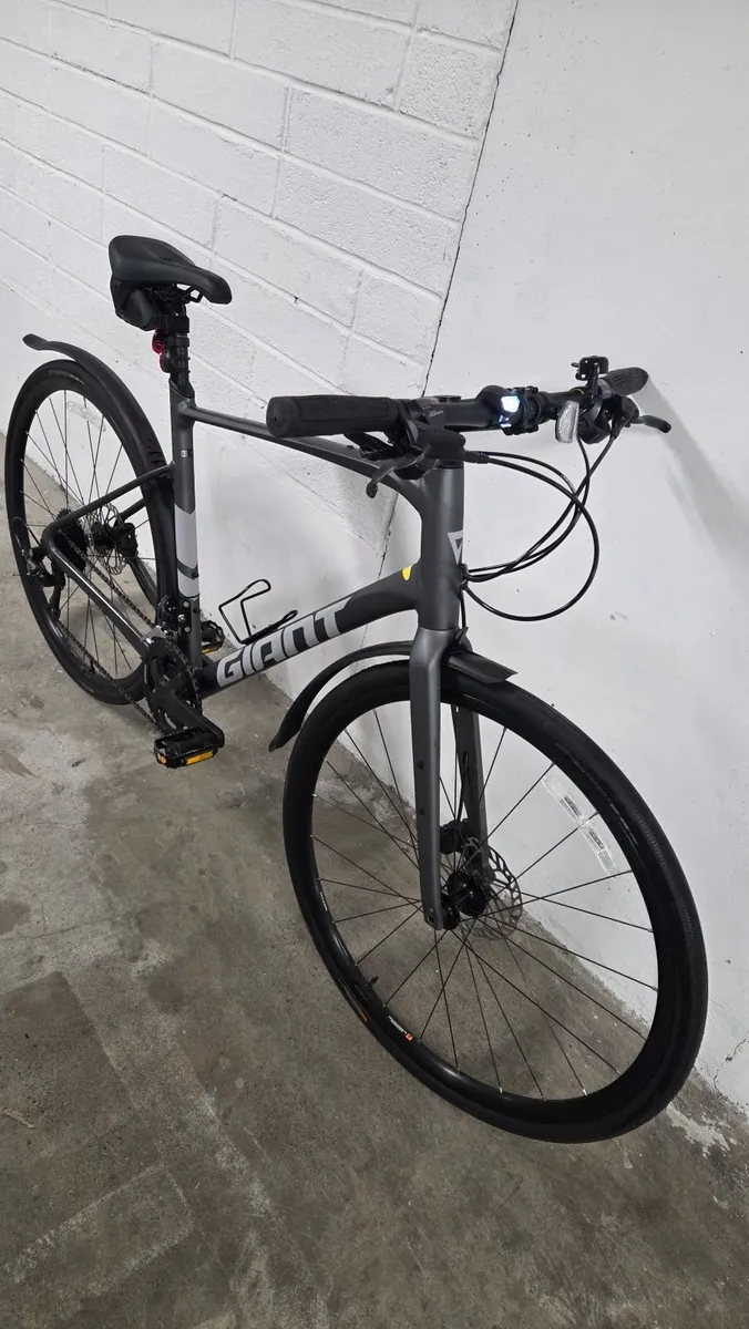 Giant Fastroad SL hybrid bike - Image 3