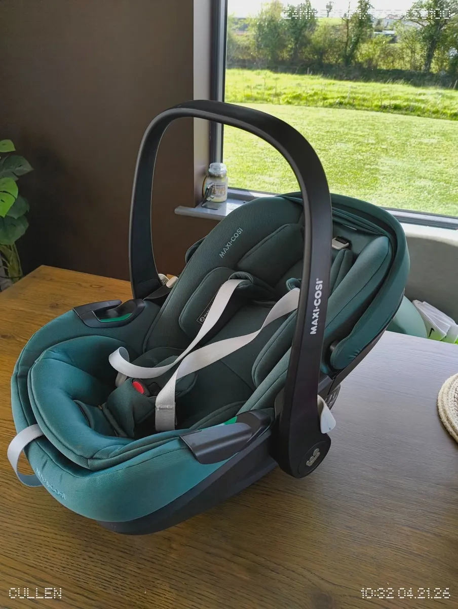 Maxi cozi Car seat and next to me crib - Image 3