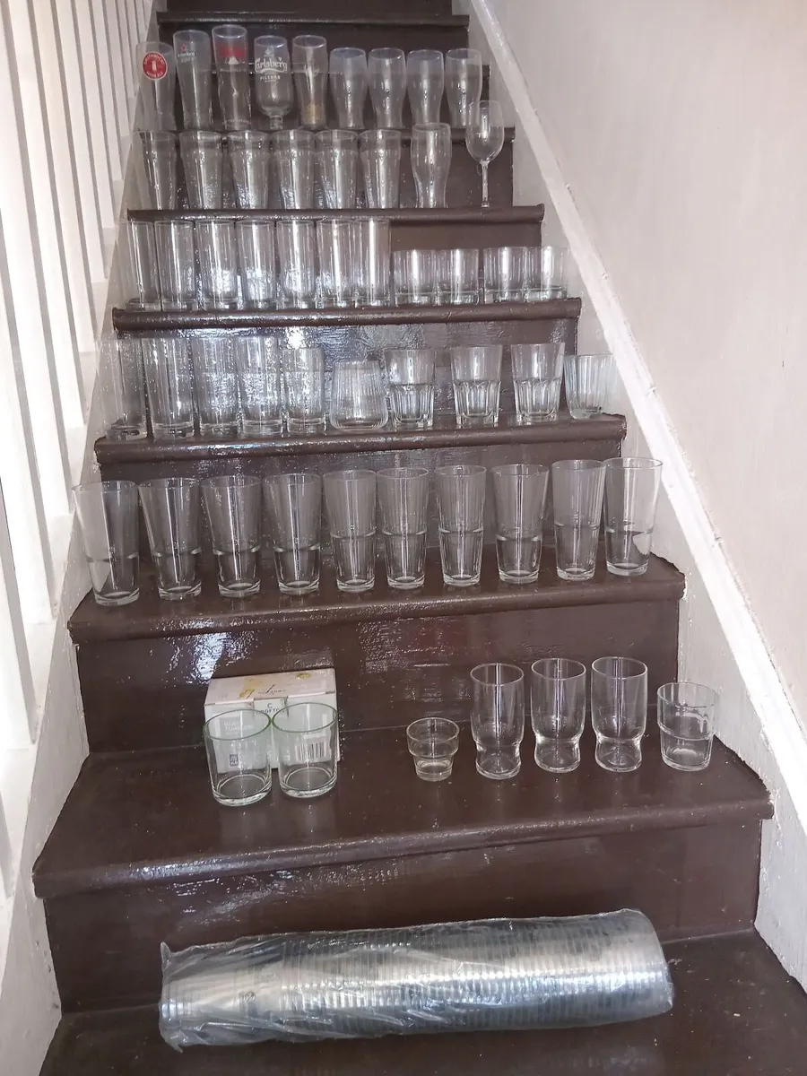 55 GLASSES & 150 NEW PLASTIC PINT GLASSES - Image 1