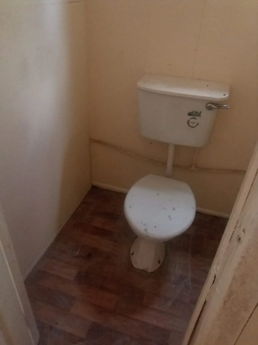 Shipping container toilet Unit 20ft x4heads+urinal - Image 2