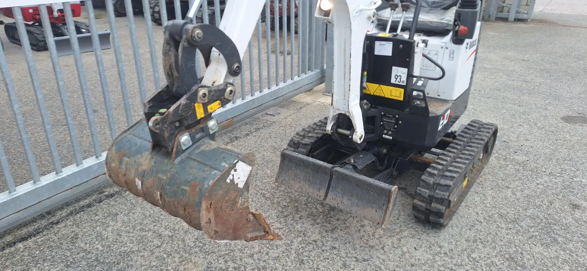 Bobcat E10z Micro Excavator - Image 4