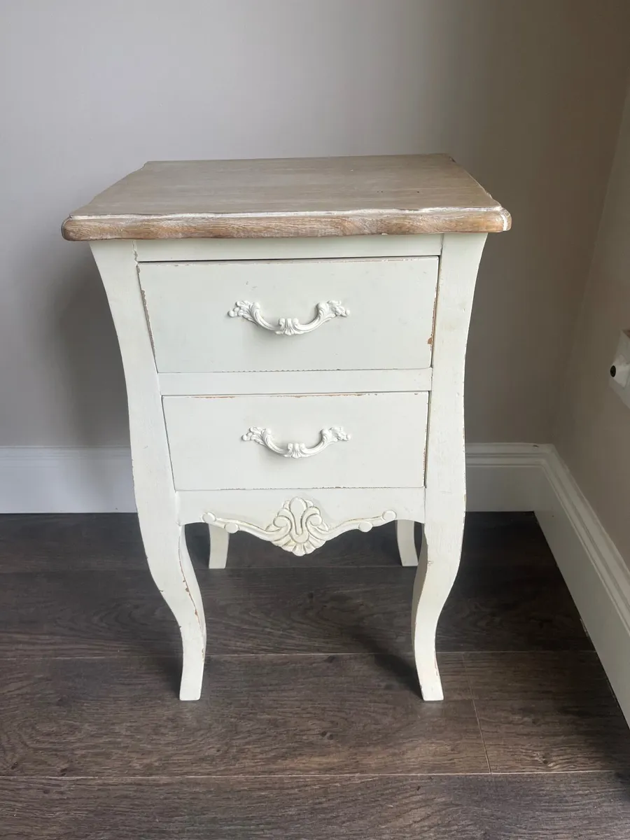 Parisian side table - Image 1