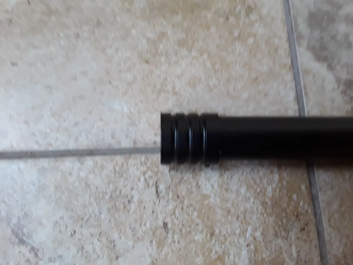 New black metal curtain pole - Image 2