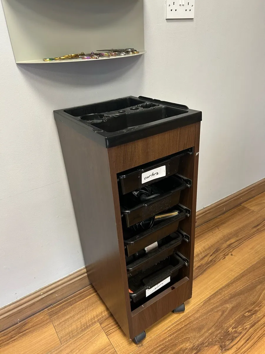 Hair salon furniture need to sell asap - Image 3