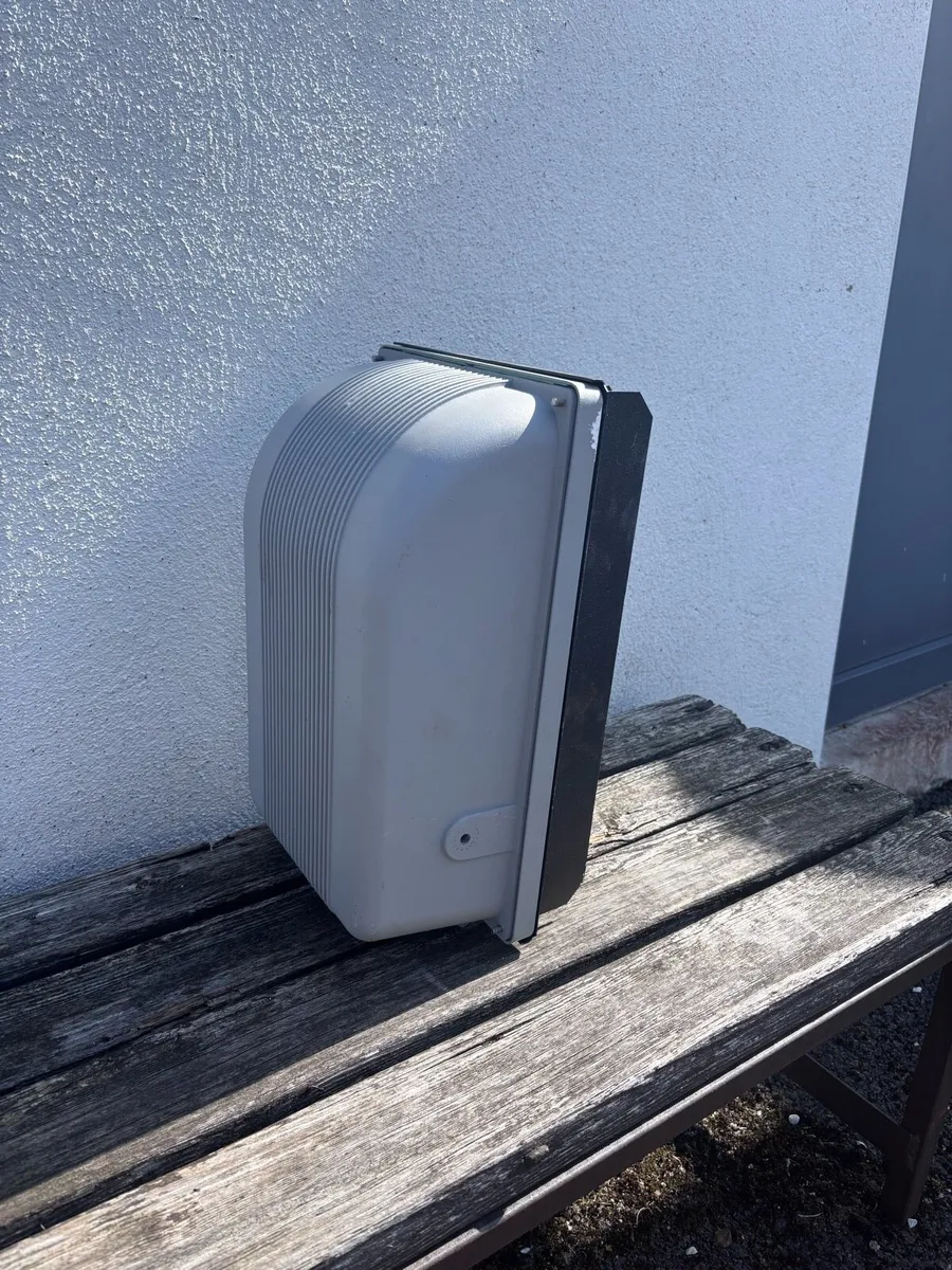 Floodlights - Image 3