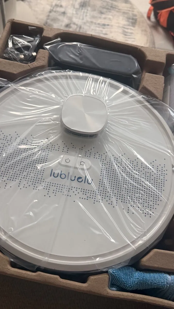 Robot vacuum & mop 2in1 - Image 1