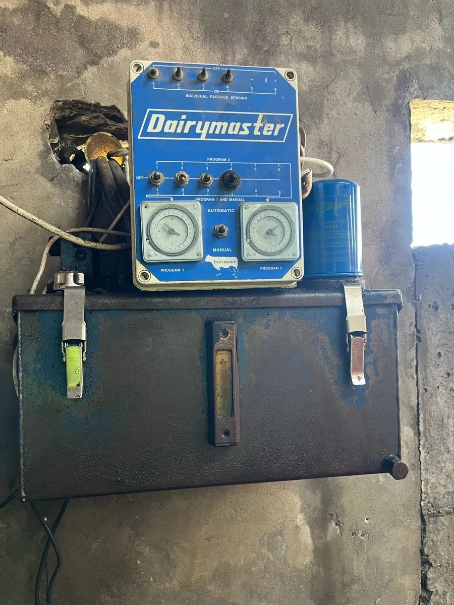 Dairy master scrapers - Image 1