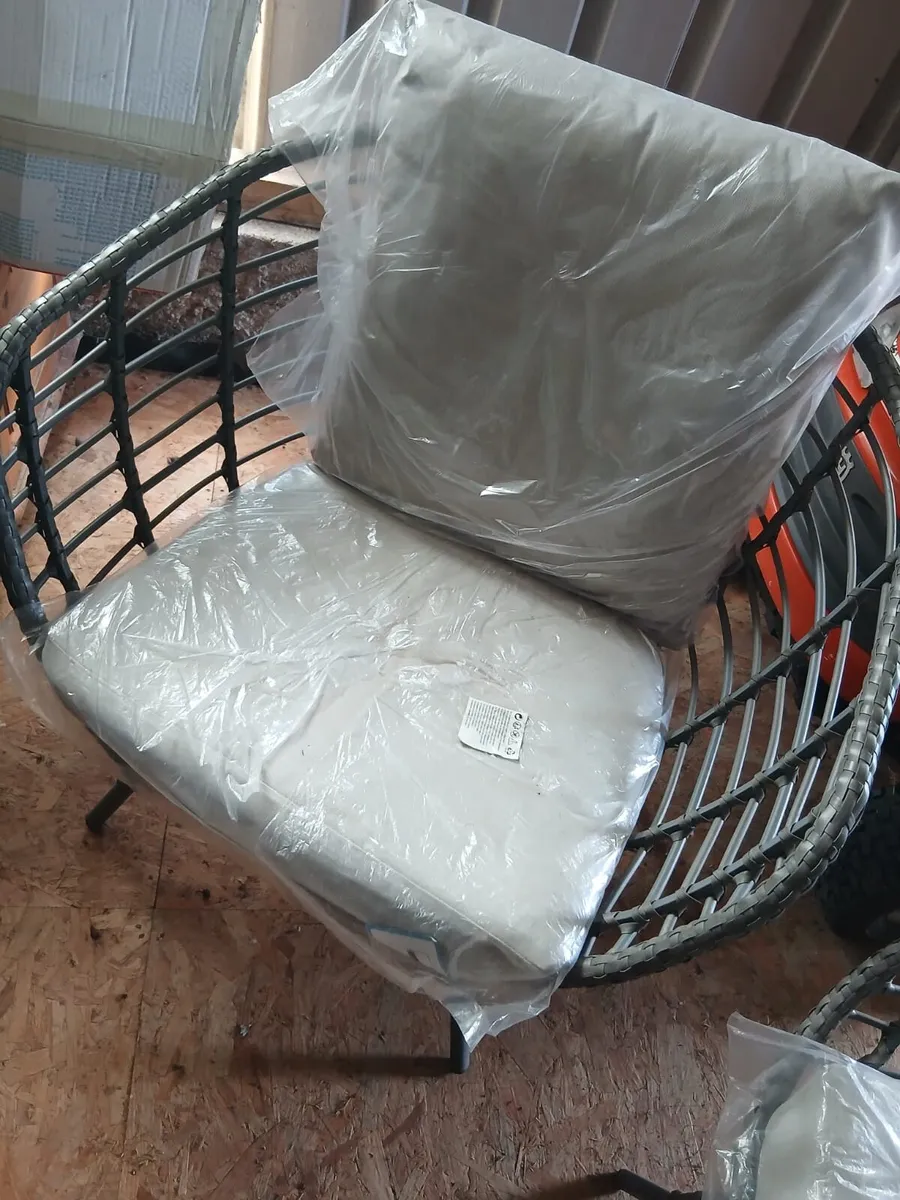 Garden seats and lounger - Image 1