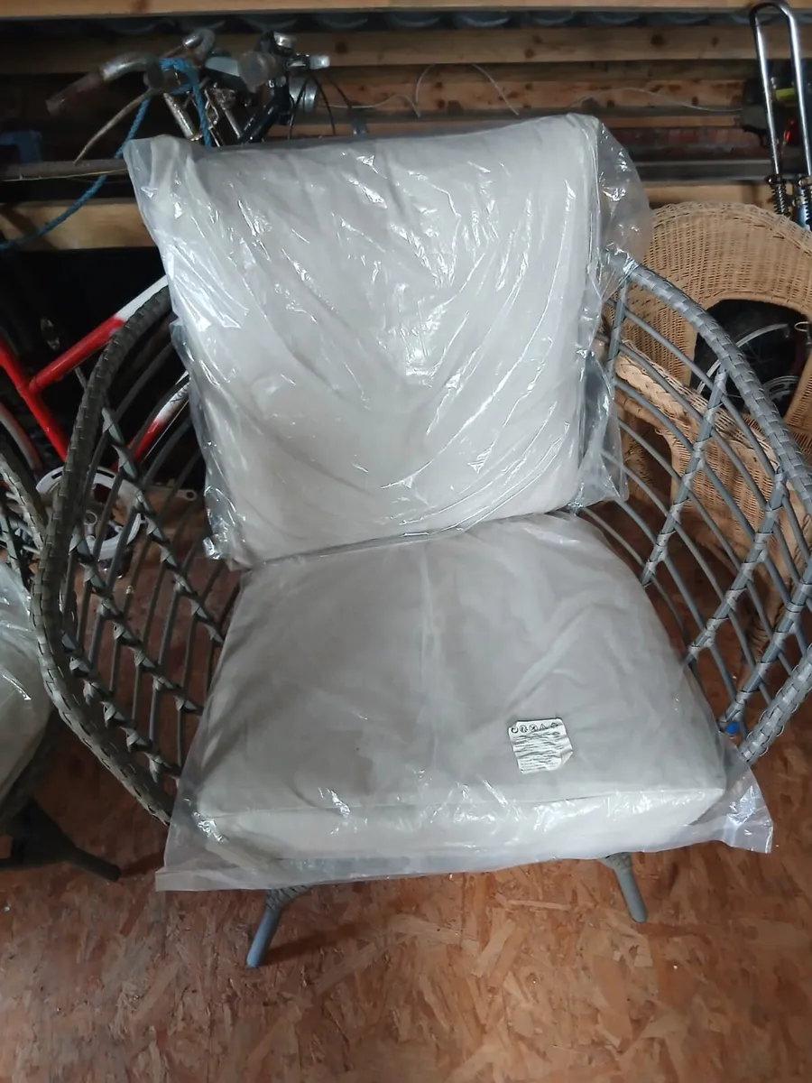 Garden seats and lounger - Image 3