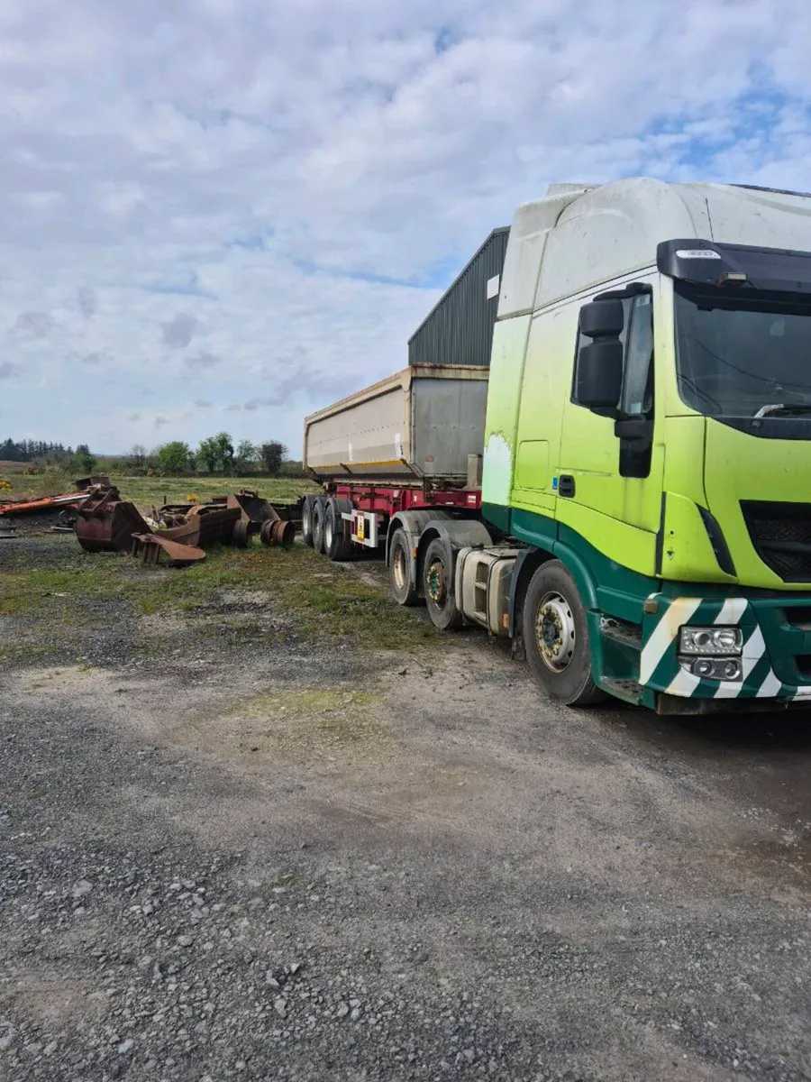 Iveco truck - Image 1