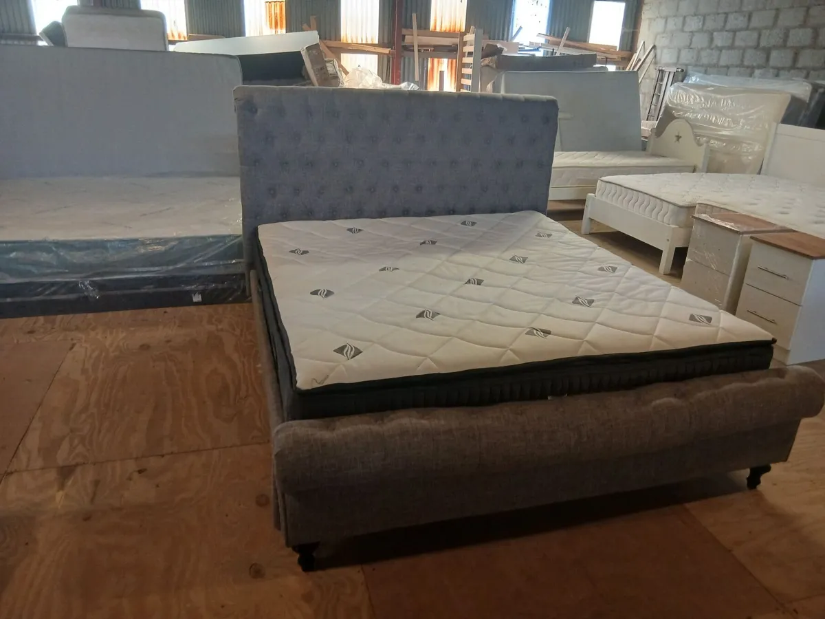 Bed & mattresses - Image 1